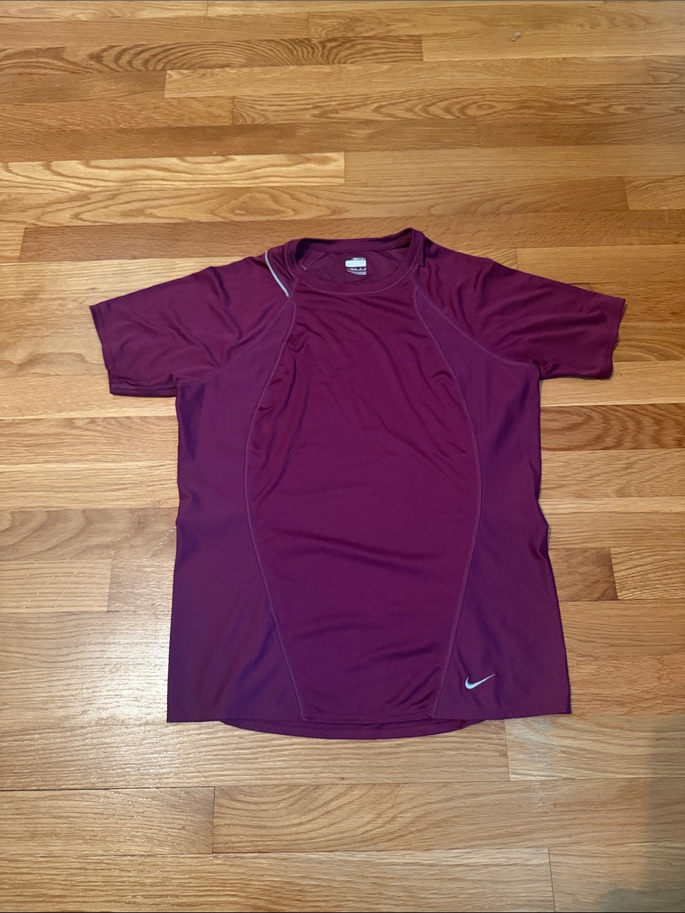 Nike Womenβs maroon Short Sleeve Athletic Tee
